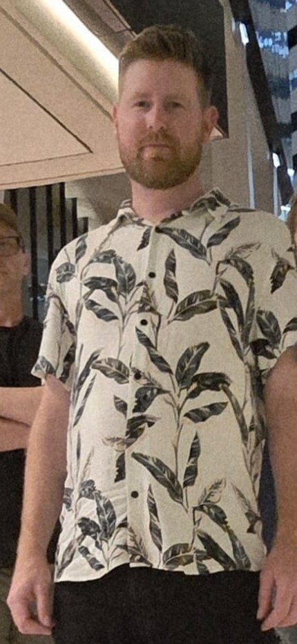 Tom – Lead Vocals